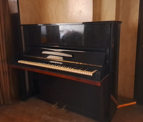 Bluthner upright piano - bluthner,
